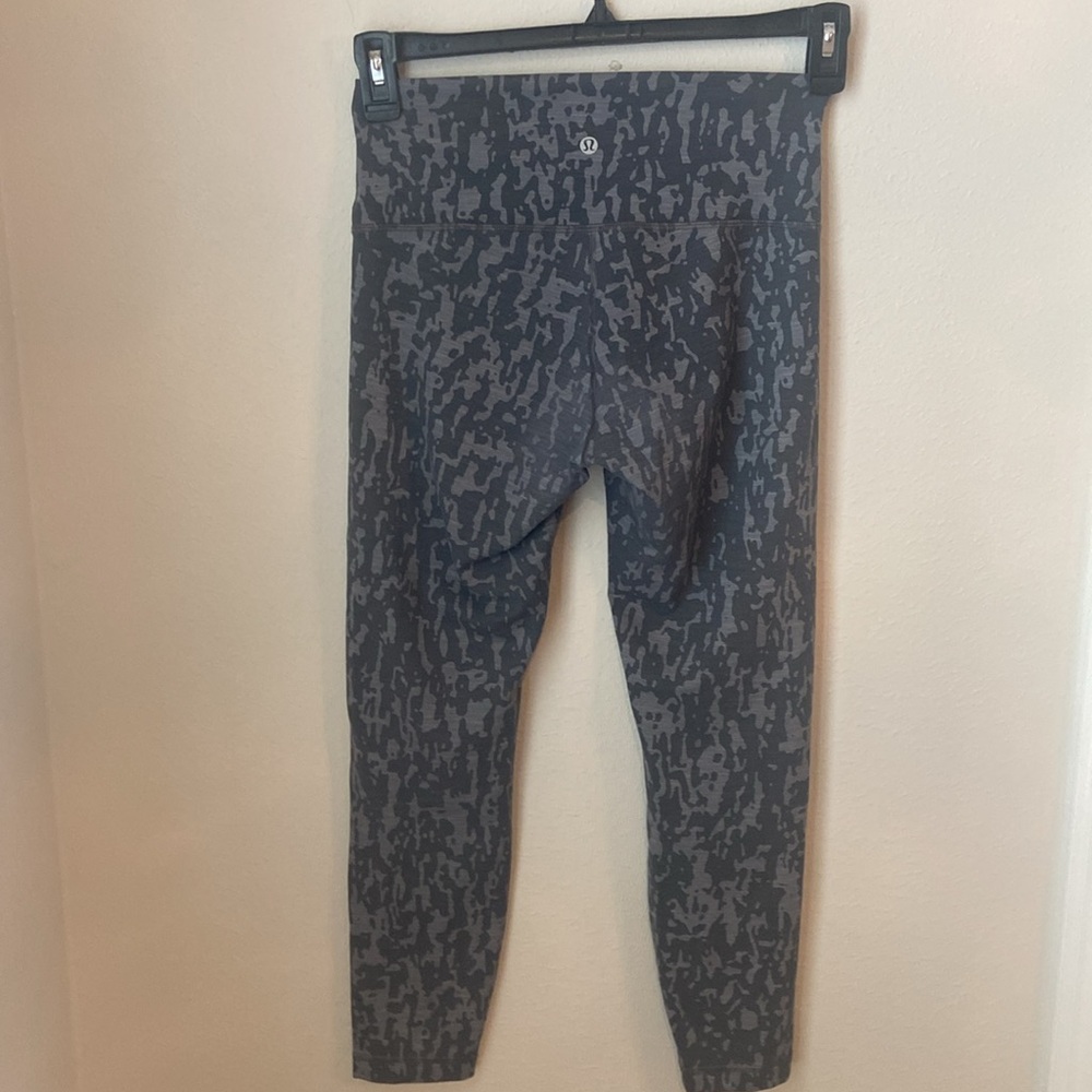 Lululemon Wunder Train High Rise Tight 25” Gray Camo Print Leggings Size 8 - Picture 4 of 7